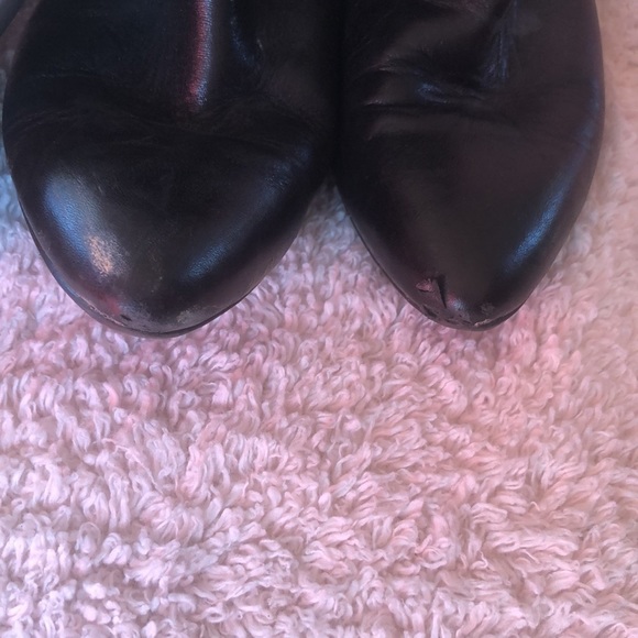 NINE West - Picture 4 of 5